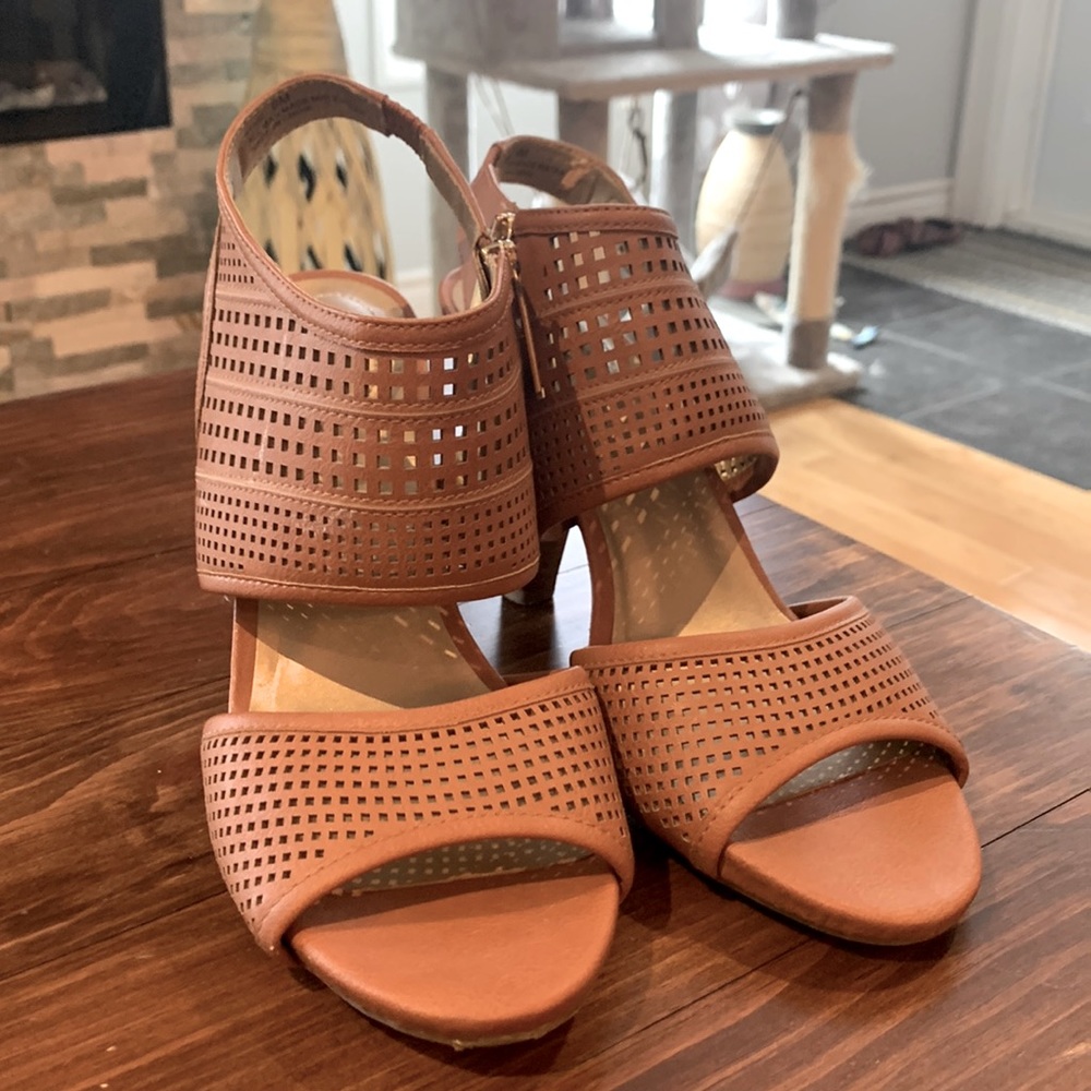 Me too ankle sandals with heel and side zipper